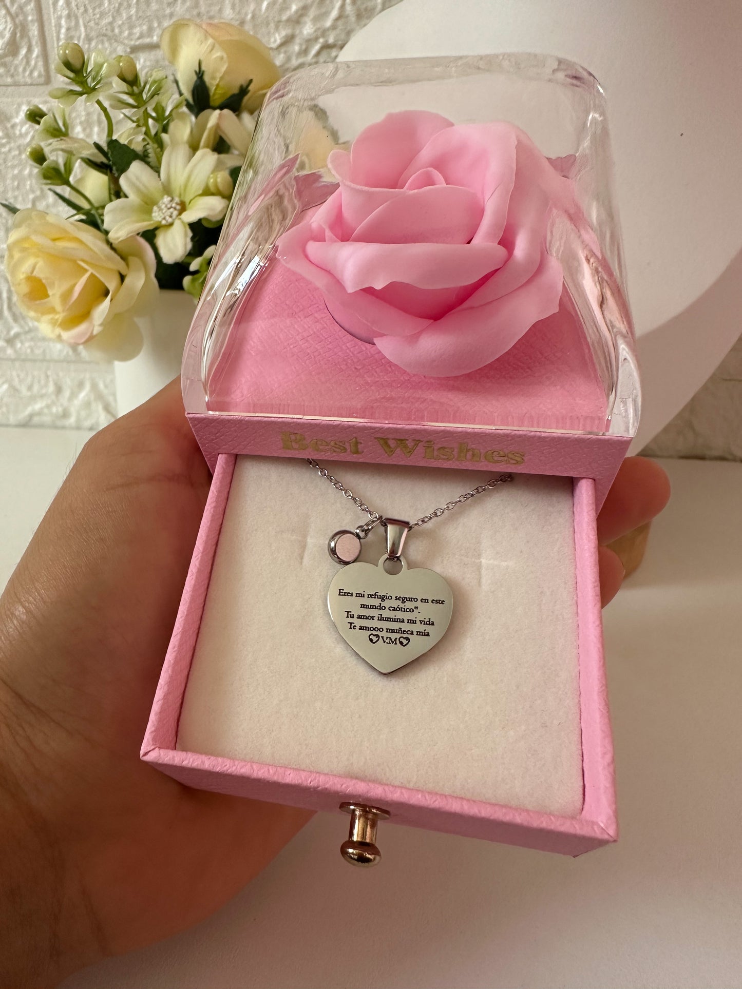 Cofre de flor con cadena fotograbada