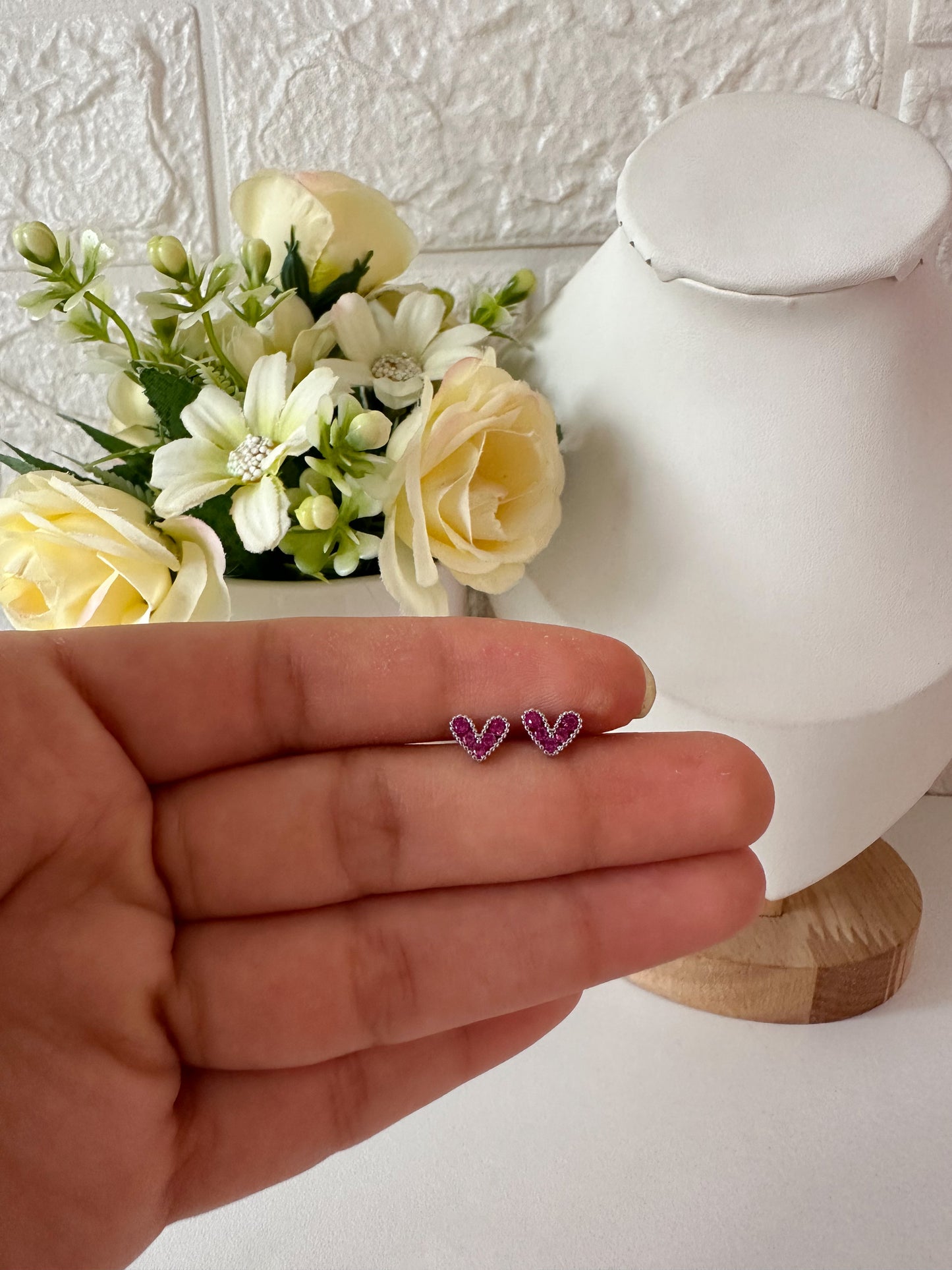 Aretitos fucsias brillantes