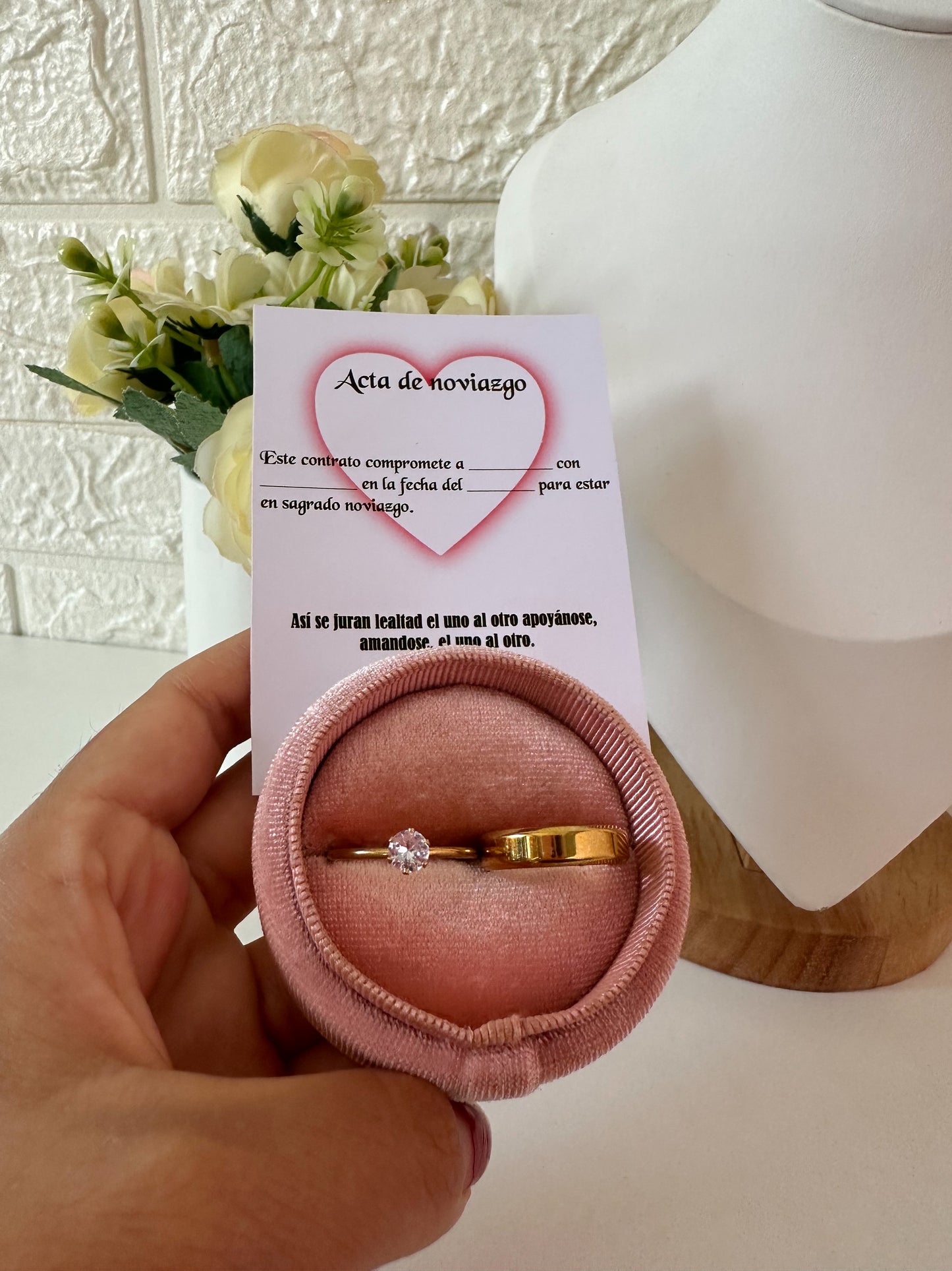 Anillo piedra de amor dorada