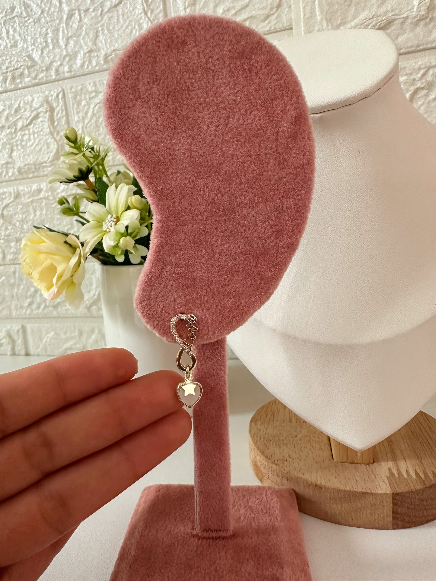 Aretitos medianos Love