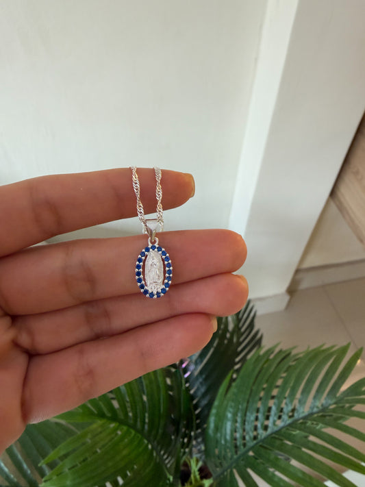 Virgencita cristal azul