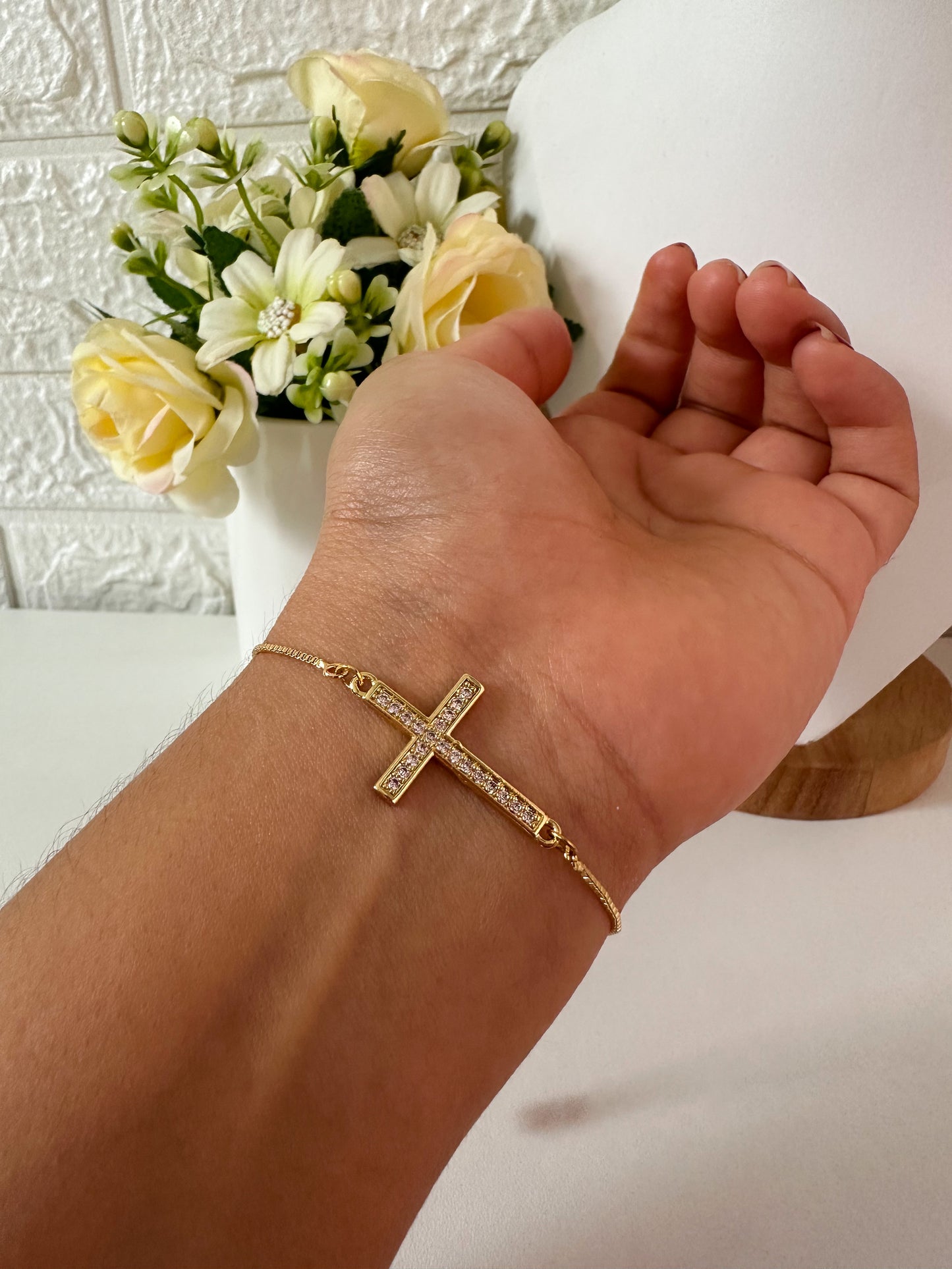 Pulsera cruz mediana