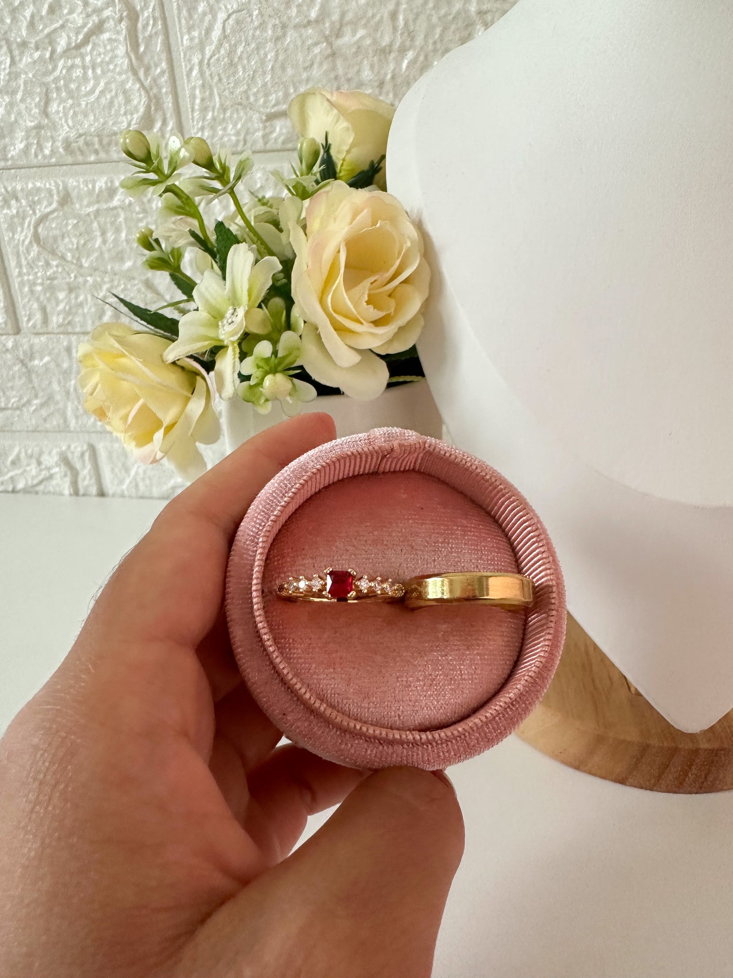 Anillo piedra rosa compartir