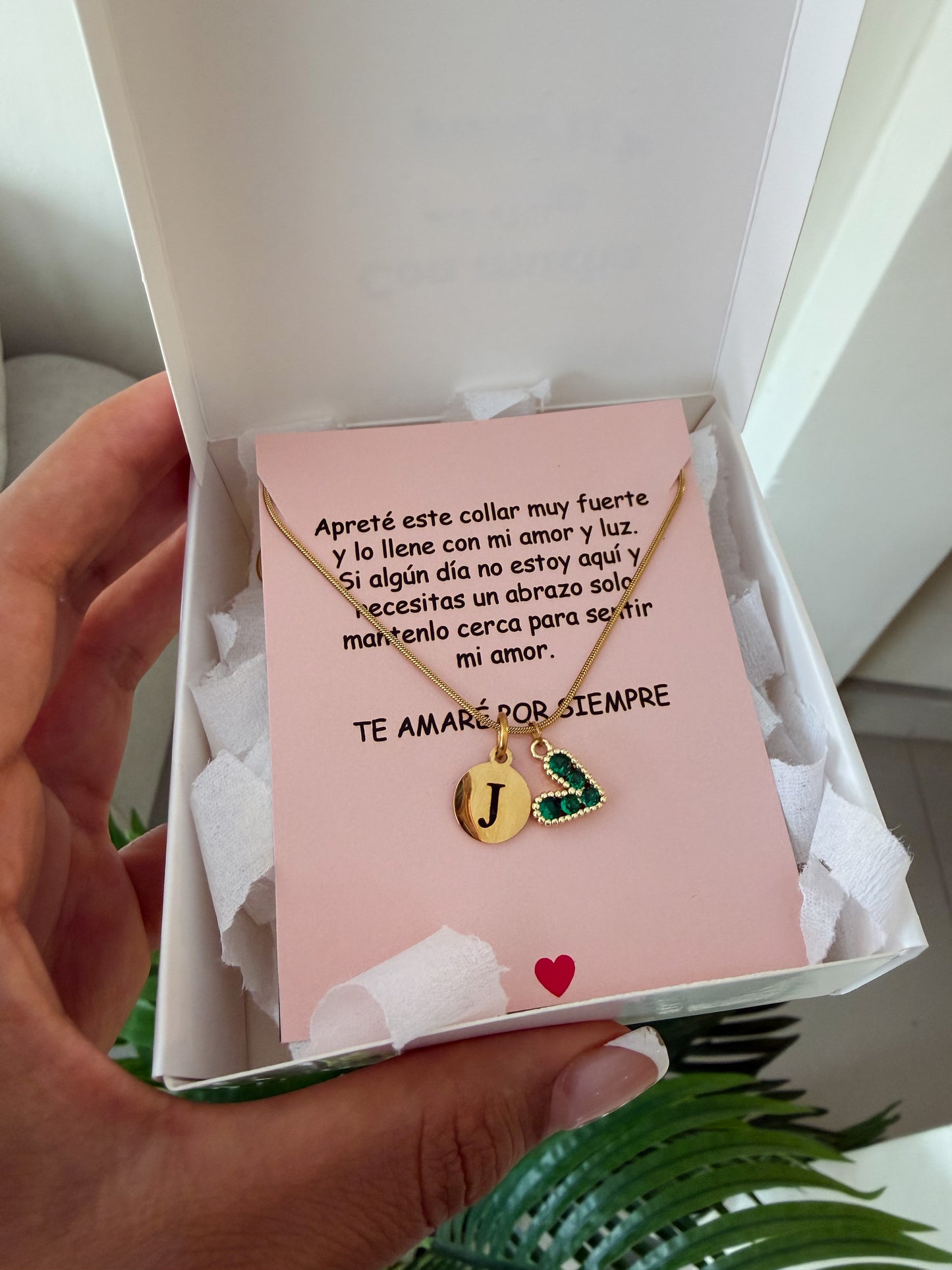 Tu inicial con corazón esmeralda