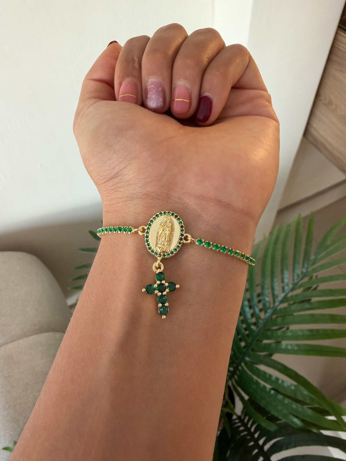 Pulsera virgencita brillantes verde