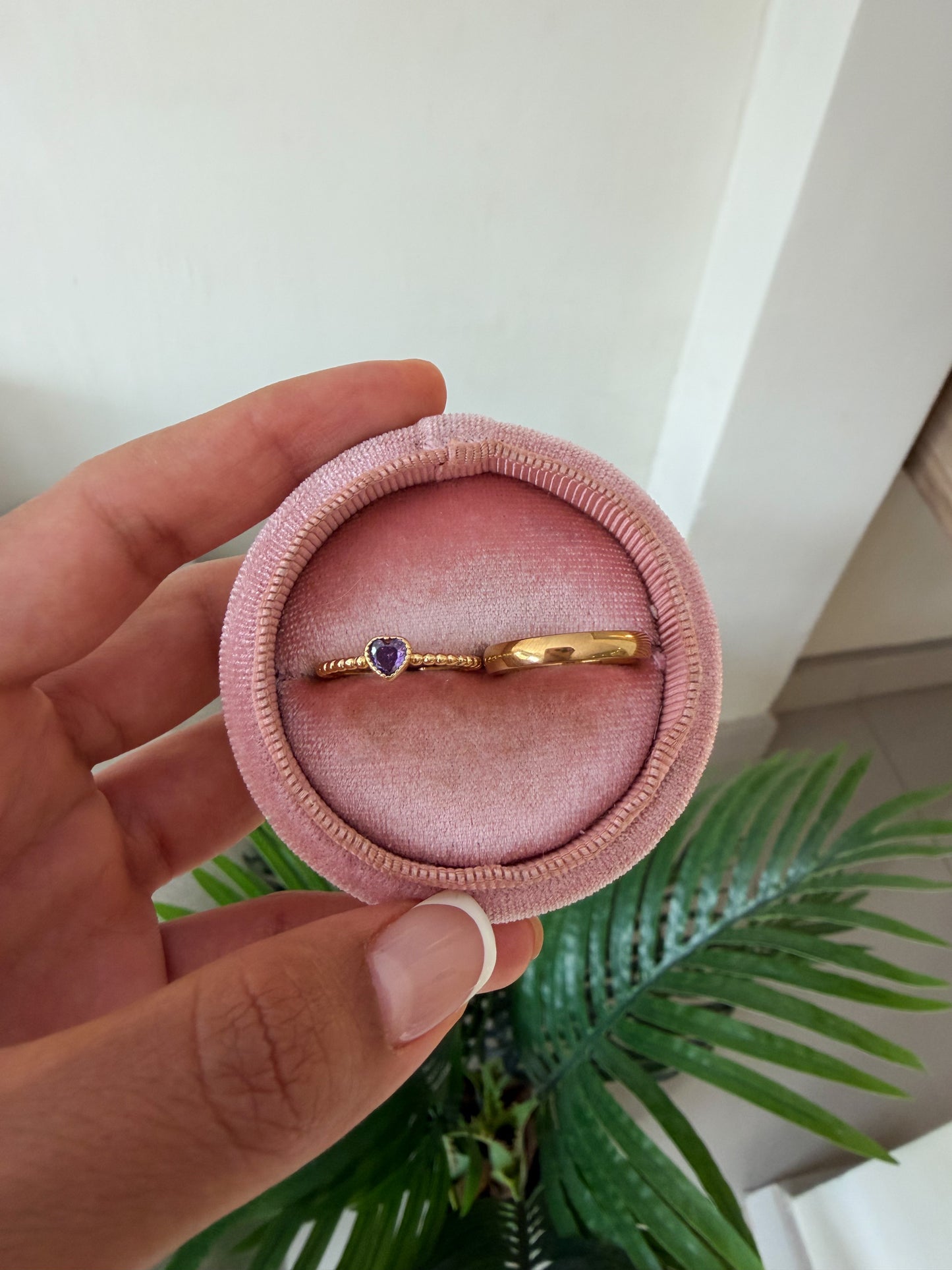 Anillos mini corazón púrpura compartir