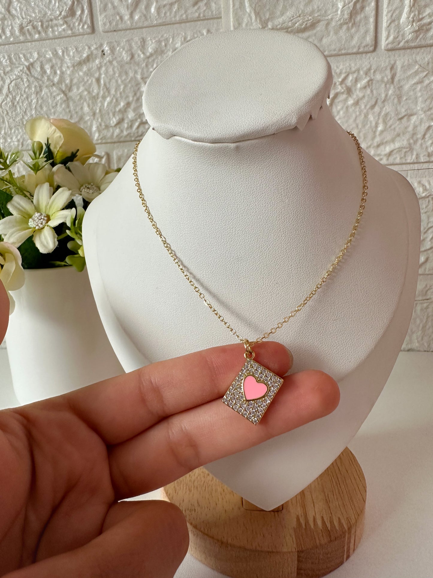 Cadenita corazón rosa brillante