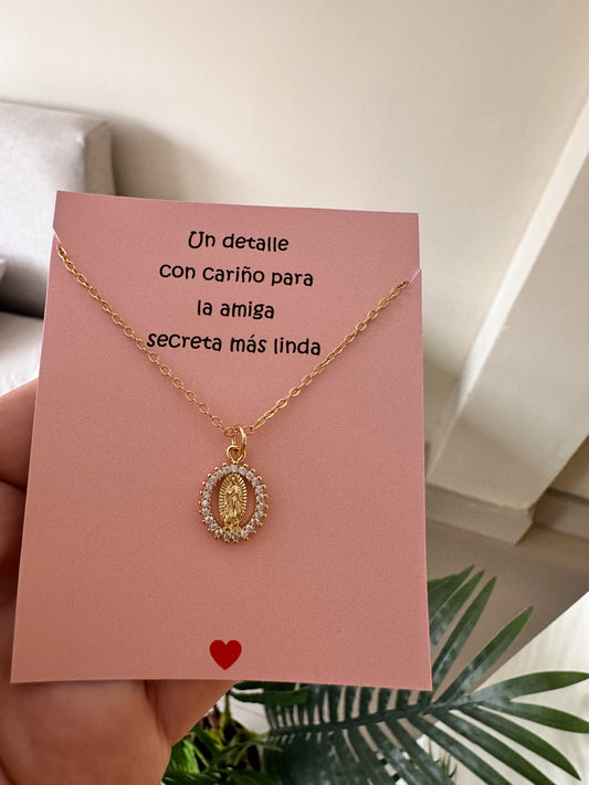 Medallita mini brillantes alrededor