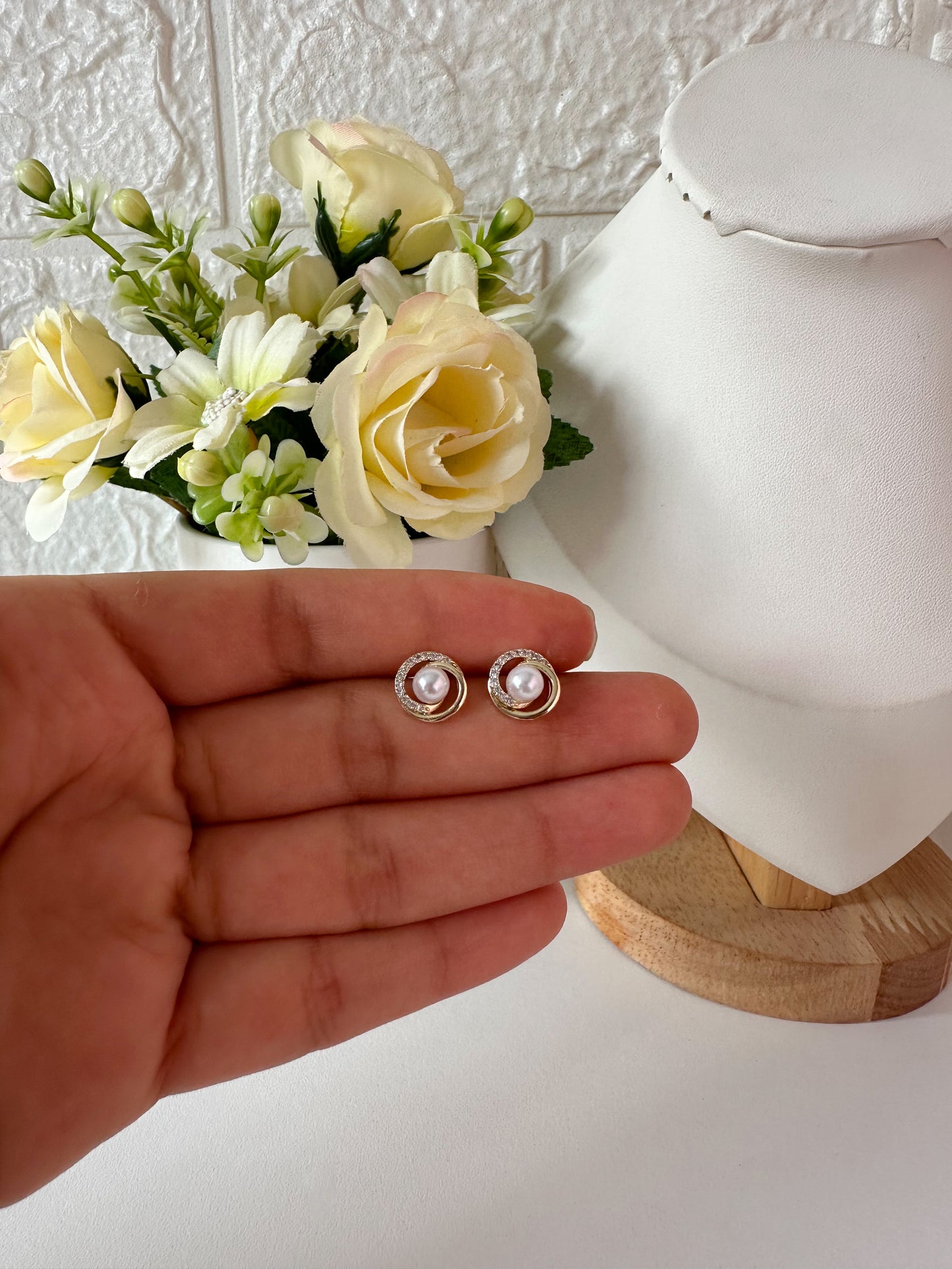 Aretes perlitas brillosos