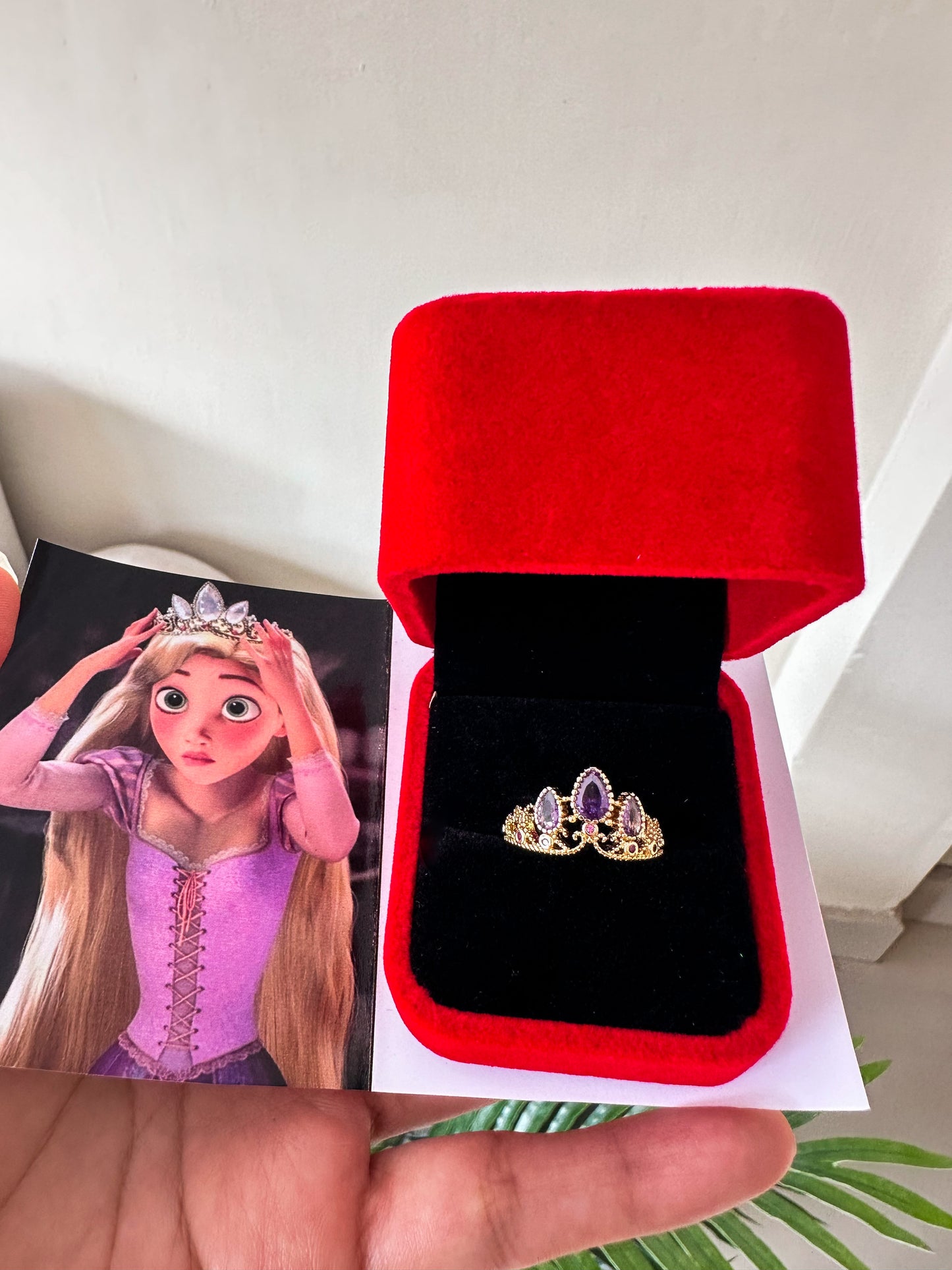 Anillo corona púrpura