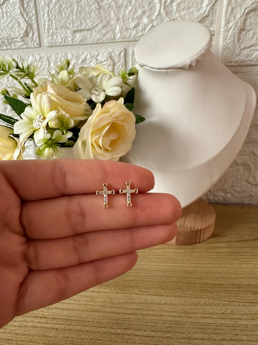 Aretes cruz punta corazón