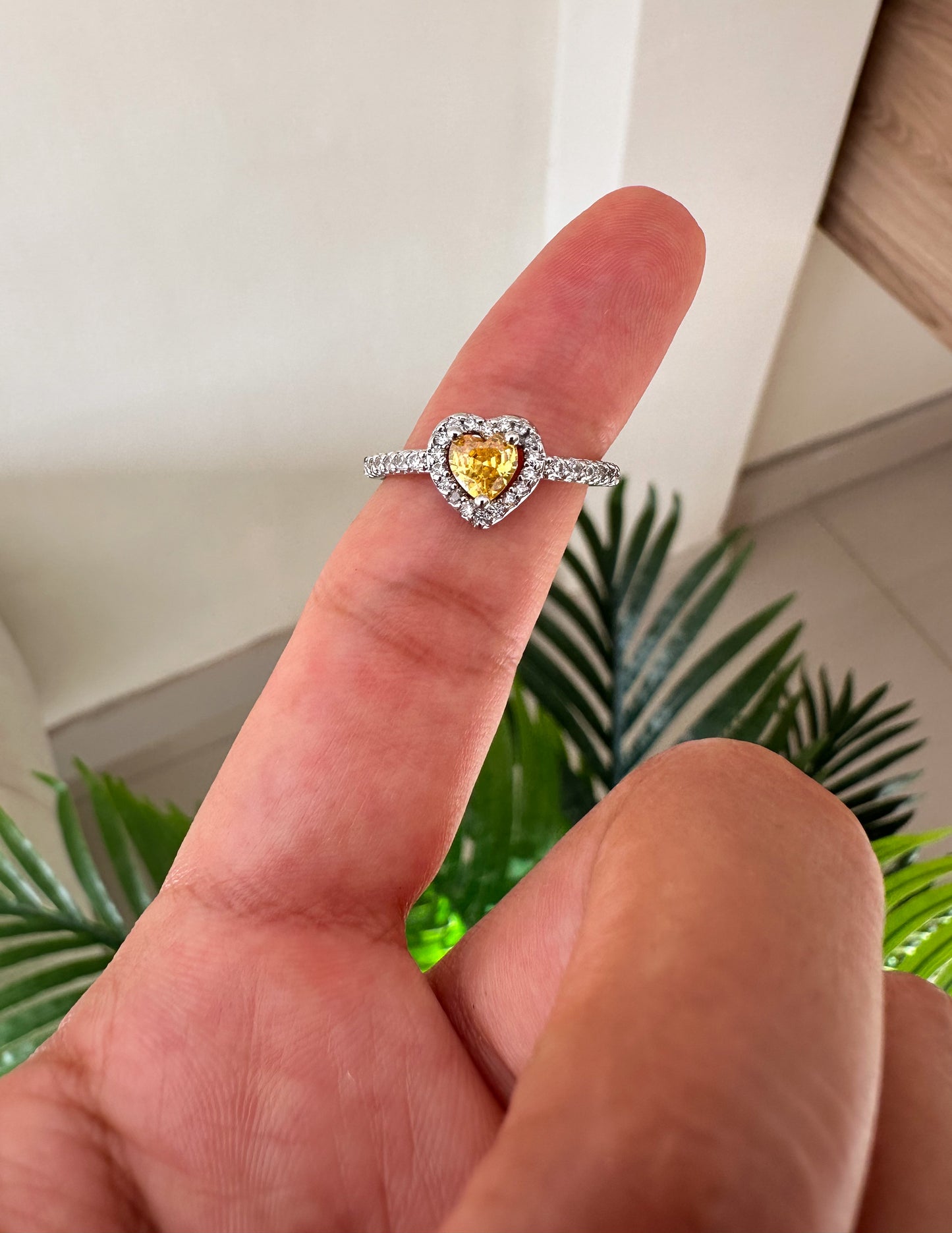 Anillo corazón amarillo