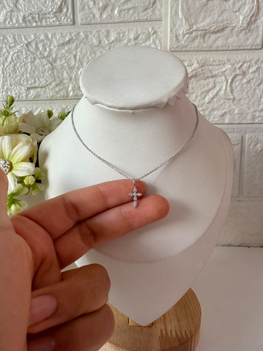 Cadenita mini cruz plata