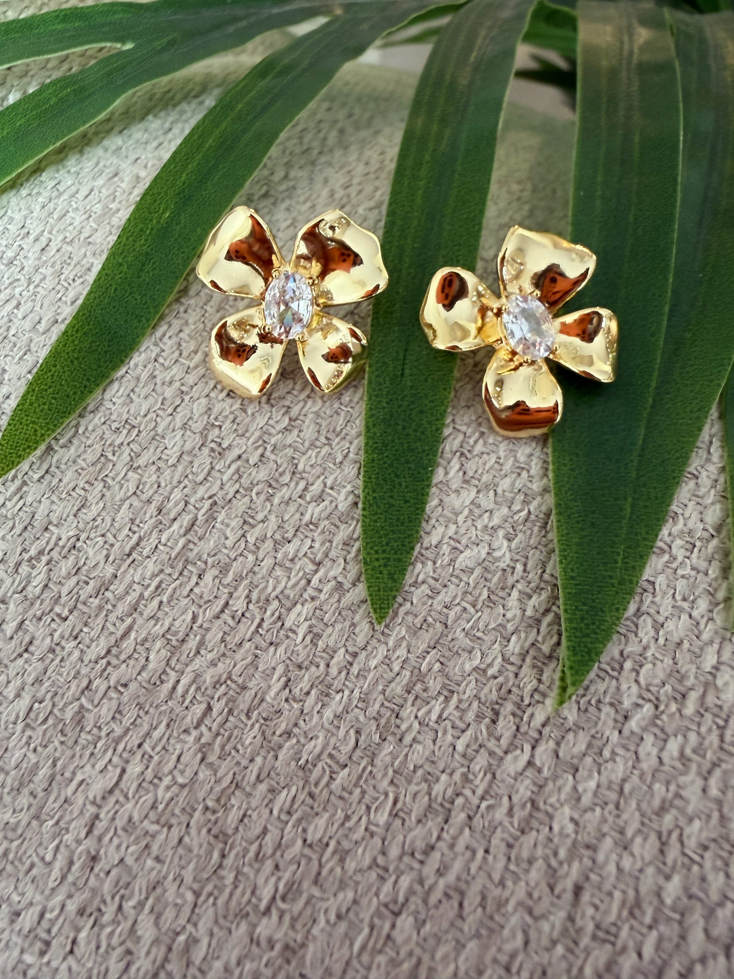 Aretes florecitas con brillante