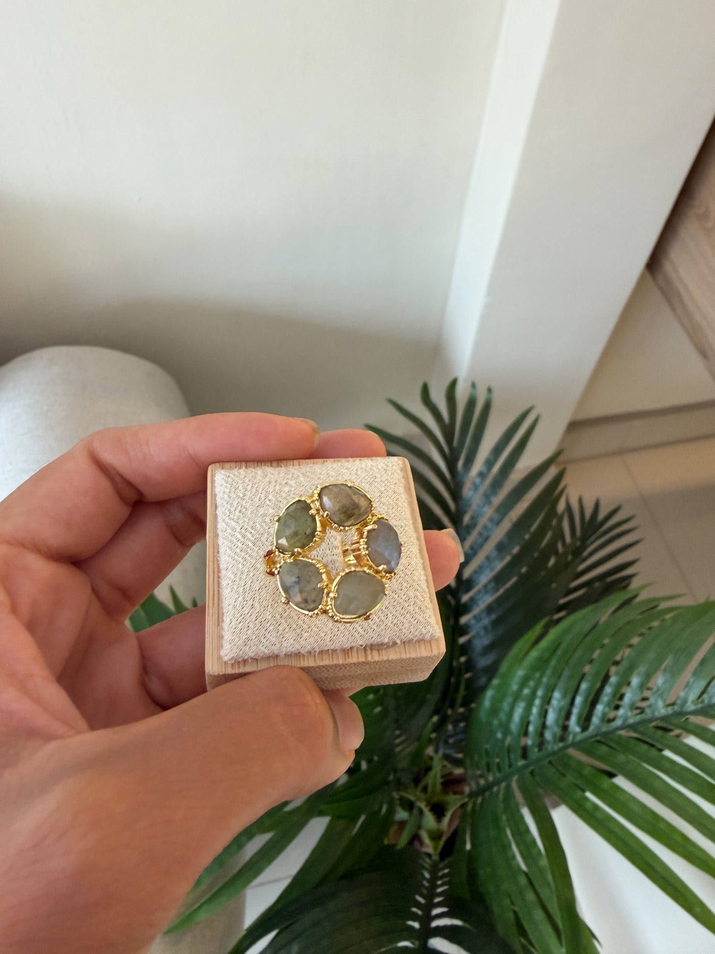 Anillo piedras oliva