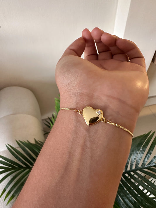 Pulsera de corazón dorado