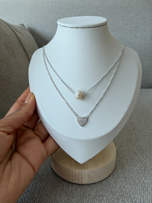 Cadenita doble corazón perla
