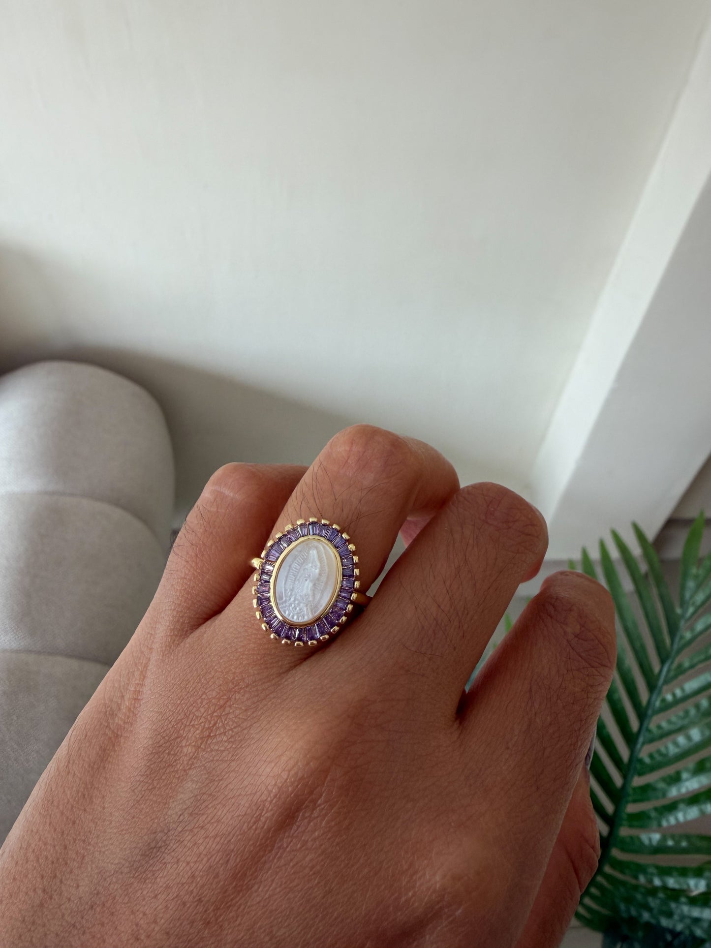 Anillo virgencita nácar lila