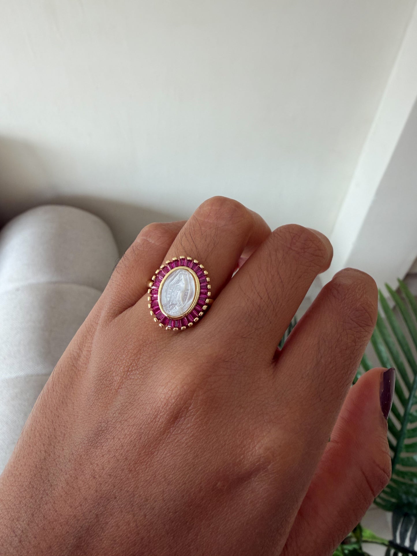 Anillo virgencita nácar fucsia