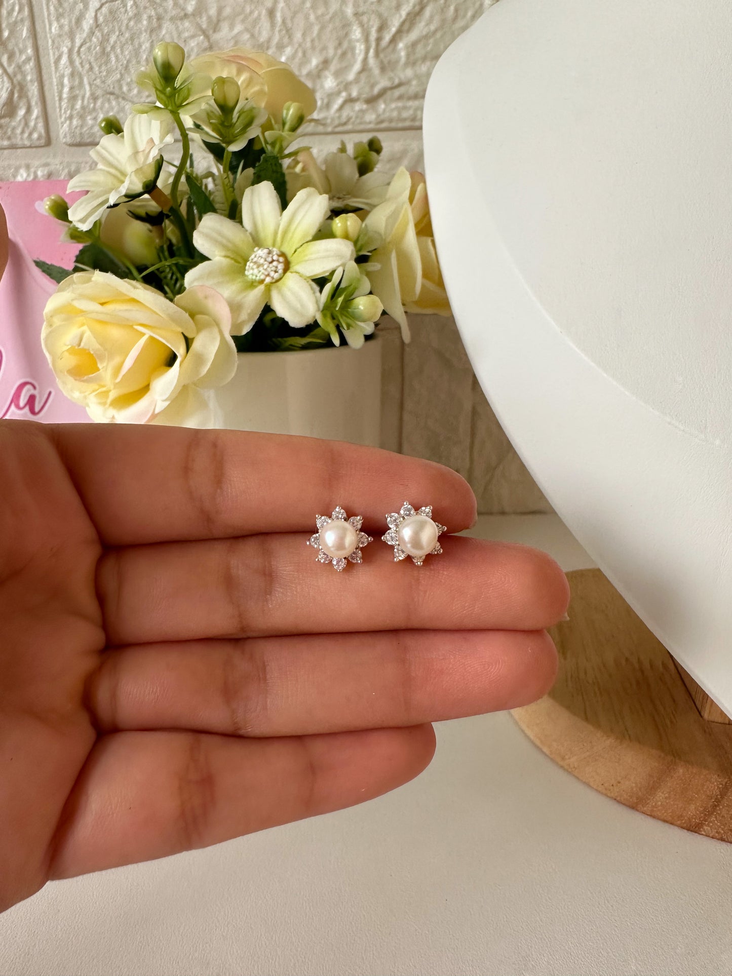 Aretes de florecita perla