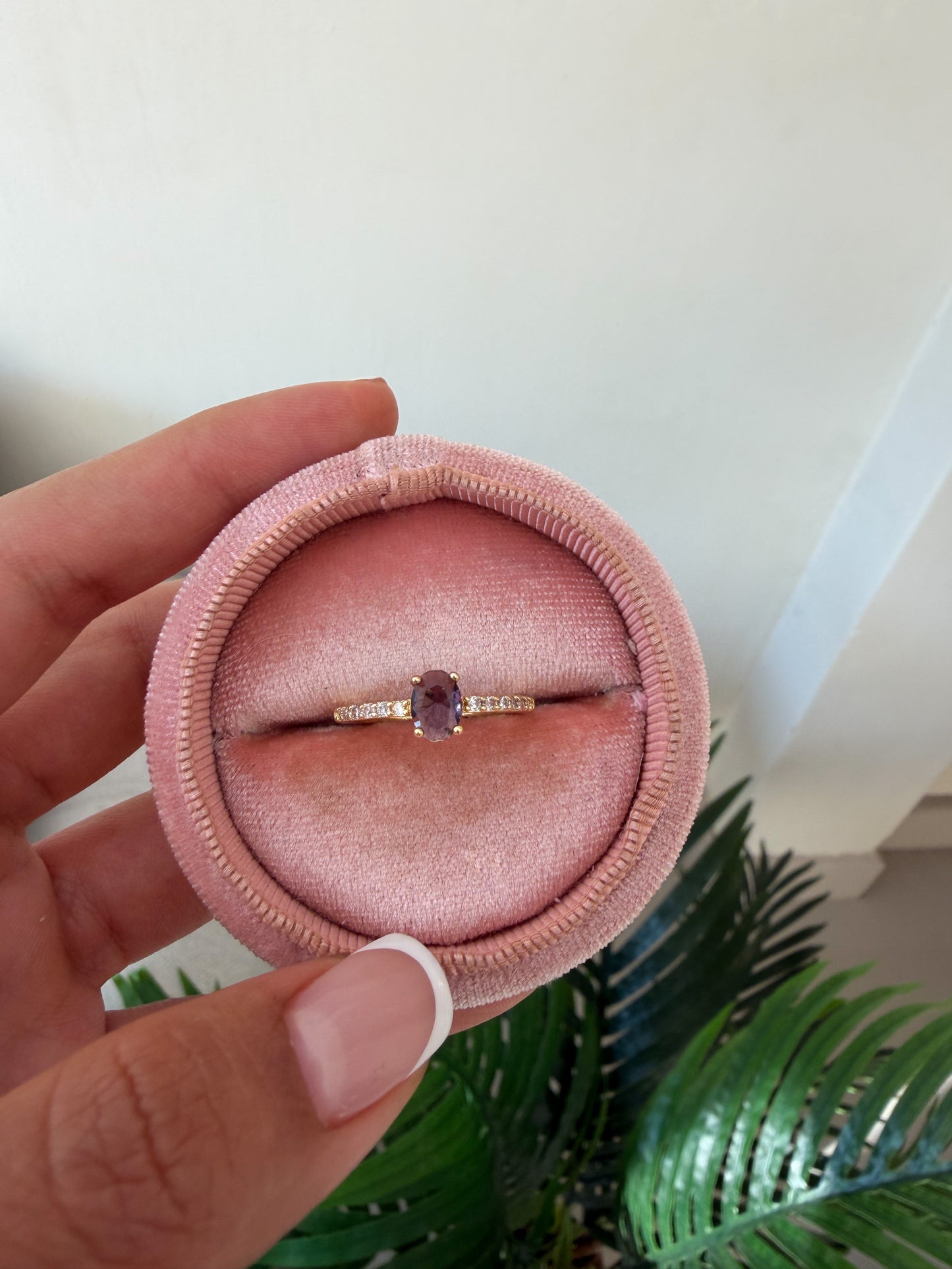 Anillo piedra púrpura