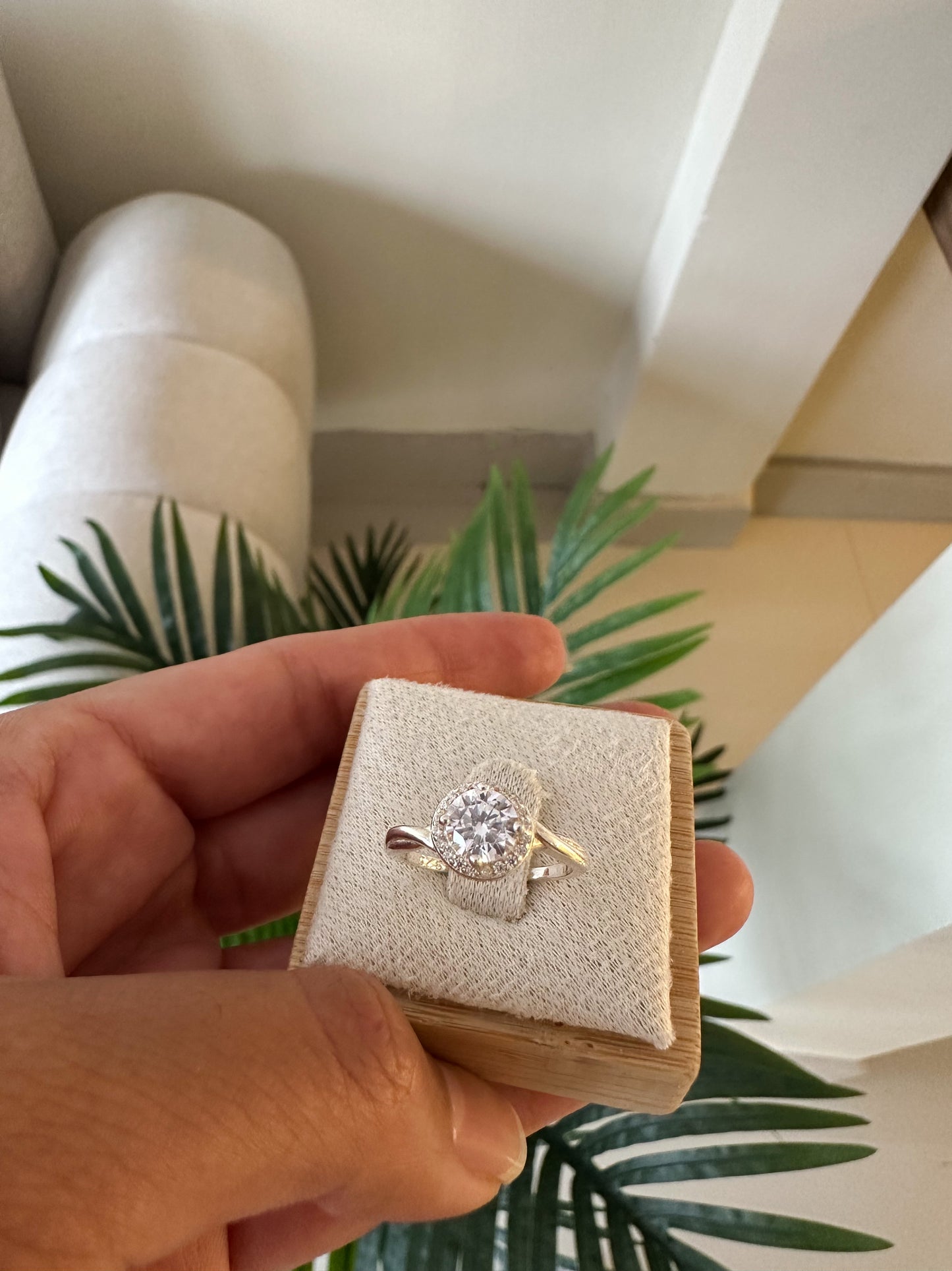 Anillo piedra cristales