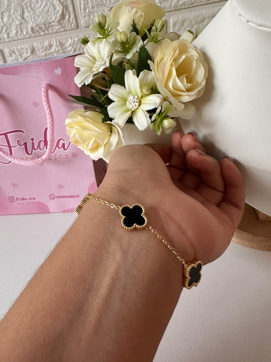 Pulsera tipo van cleef 🖤🍀