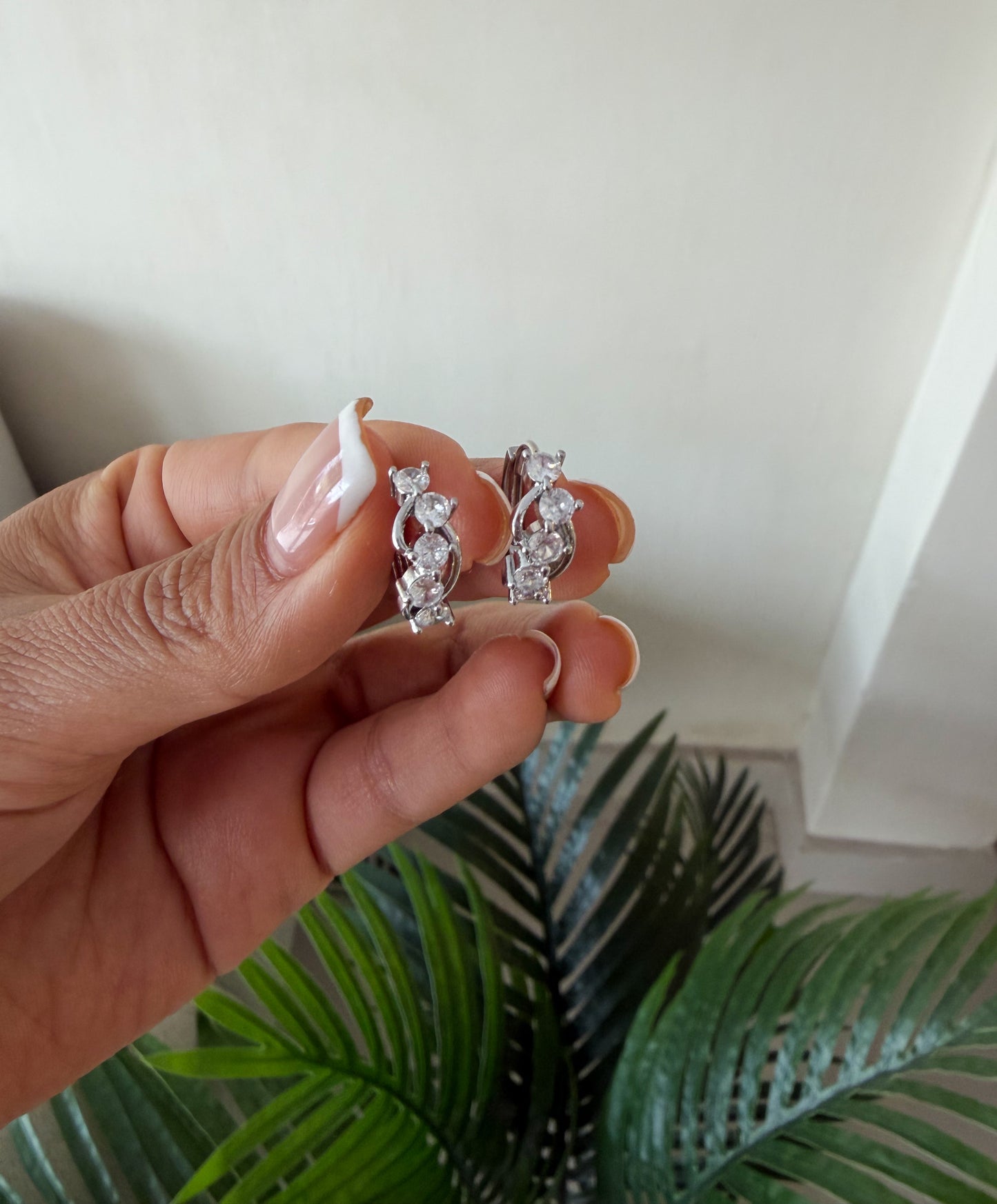 Argollas cristales brillantes plateadas