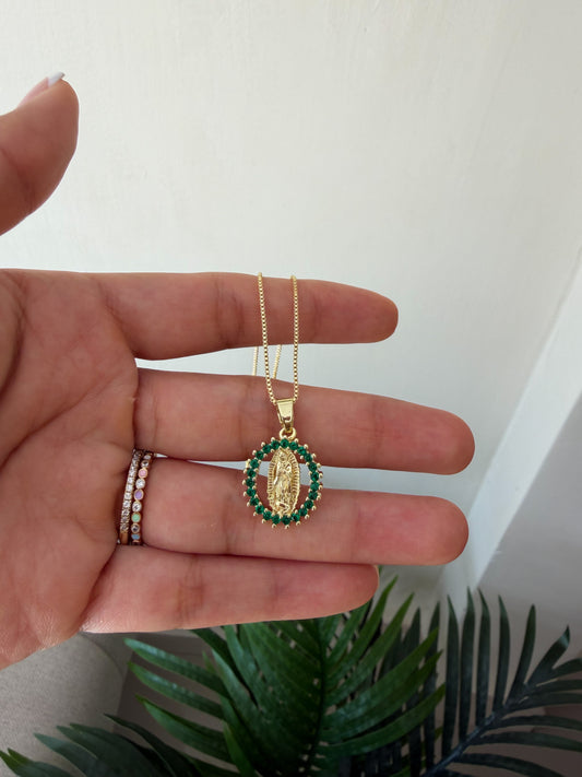 Cadena virgencita cristales verdes