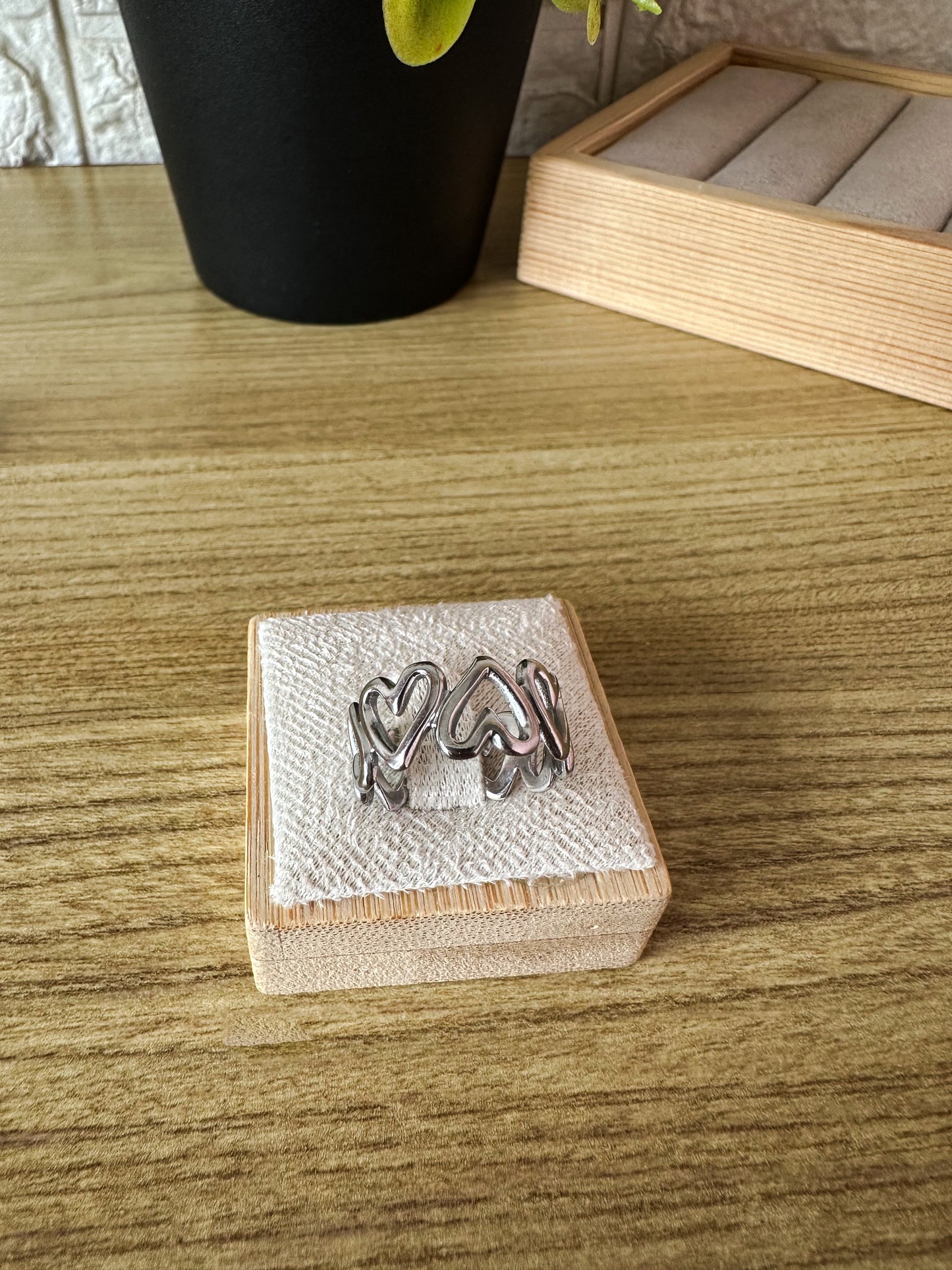 Anillo varios corazones plateado