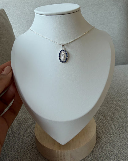 Virgencita cristal azul