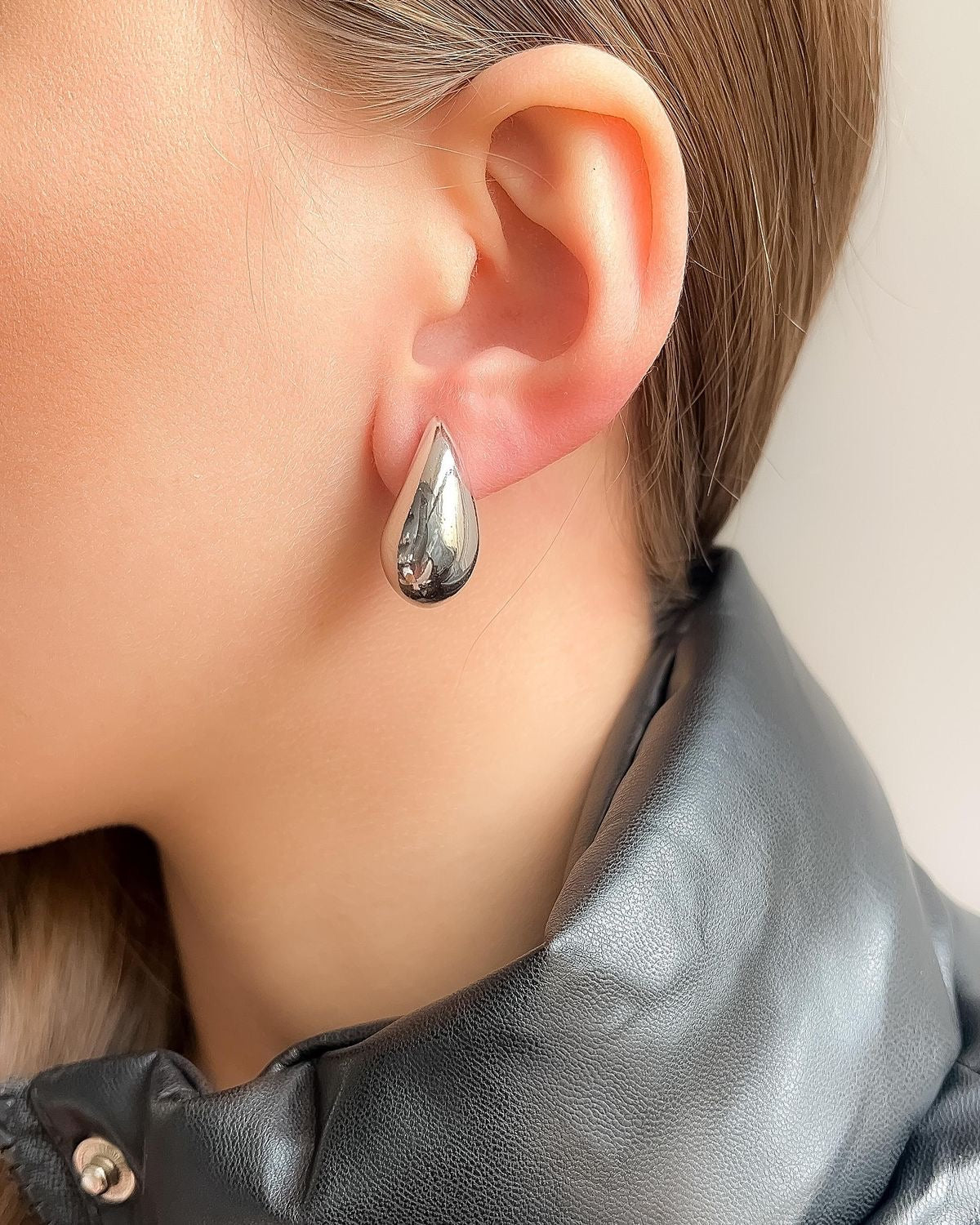 Aretes mini gota plateados