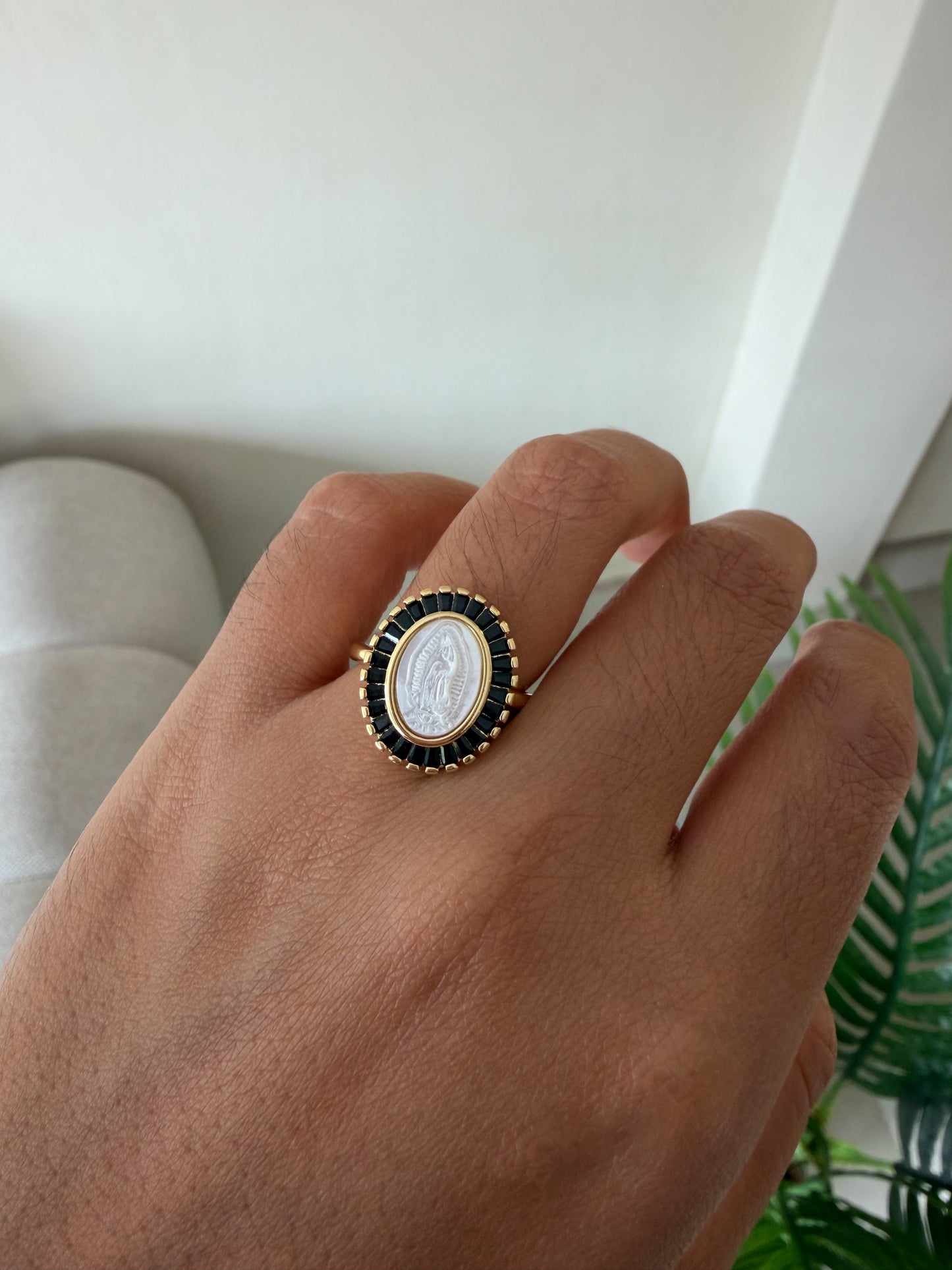 Anillo virgencita nácar negro