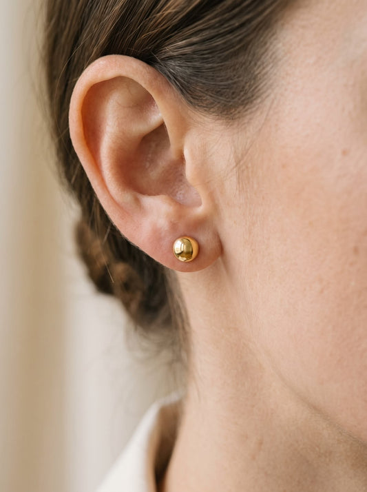 Aretes de punto mediano dorado
