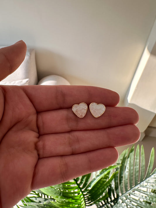 Aretes corazón piedras blancas