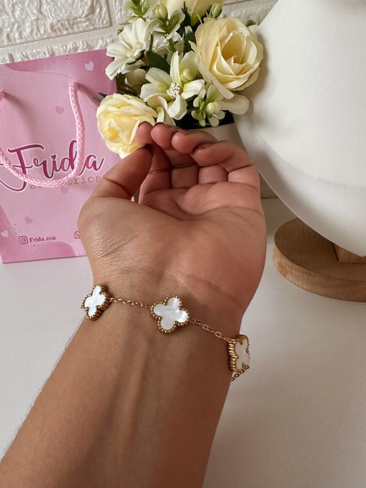 Pulsera tipo van cleef blanca