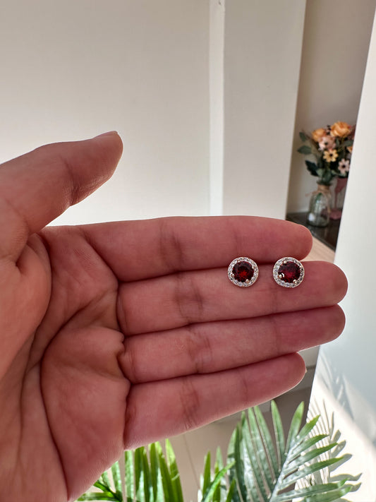 Aretes topos color vino