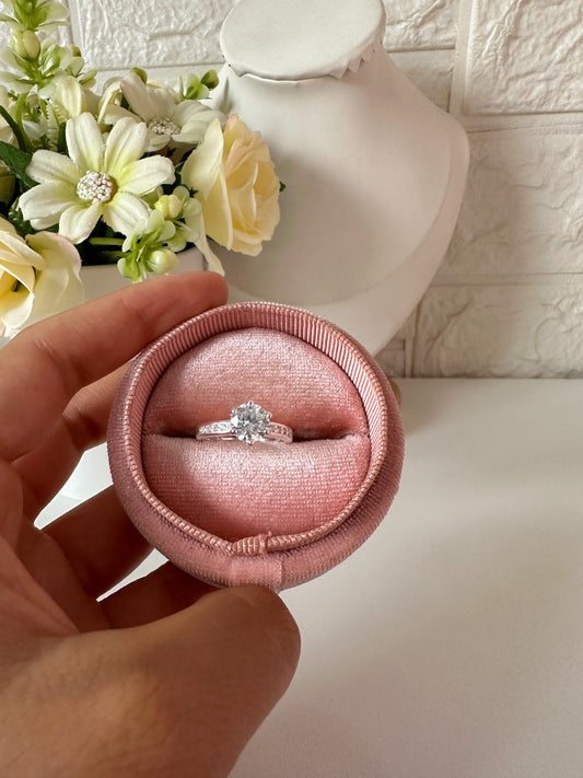 Anillo piedra brillante amor