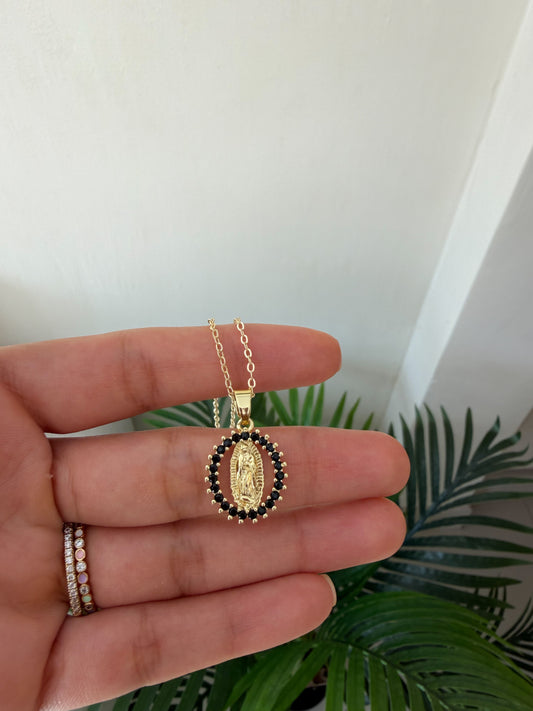 Cadenita virgencita cristales oscuros