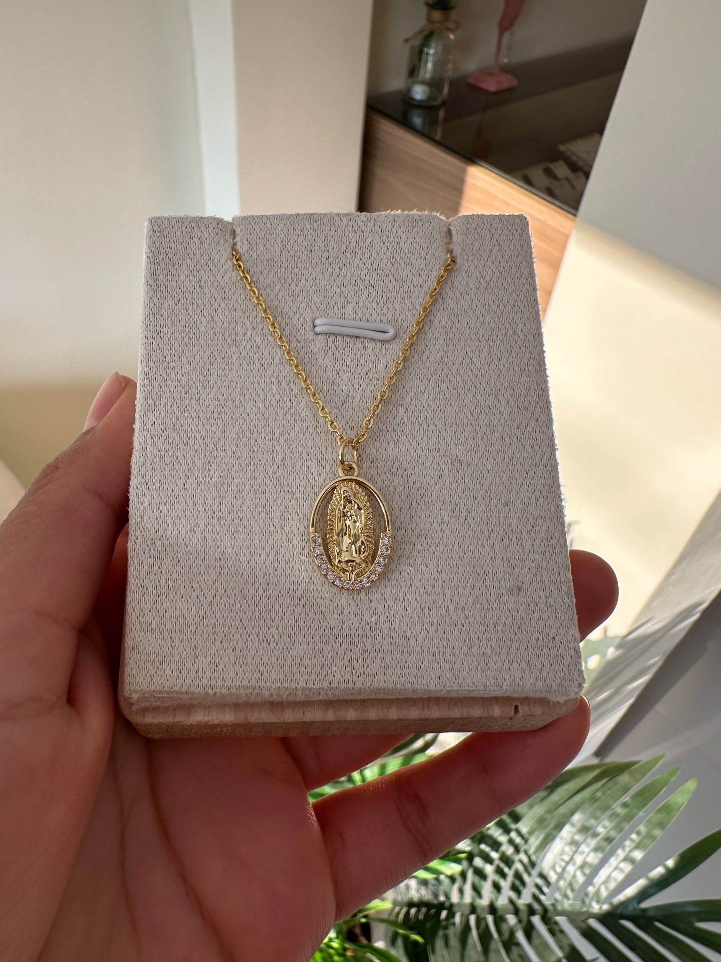 Cadenita virgencita ovalada