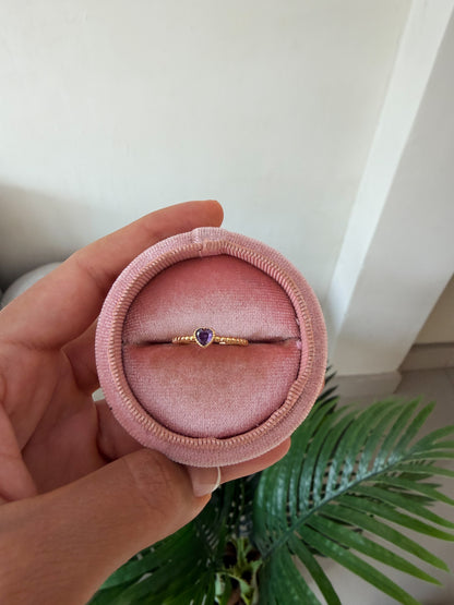 Anillo mini corazón púrpura